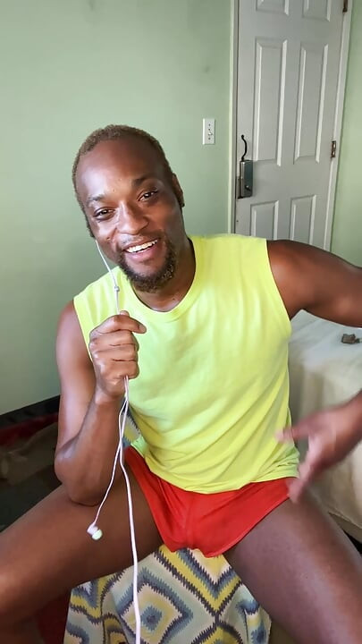 Kennie Jai Strips and Shows for Fans on Cam