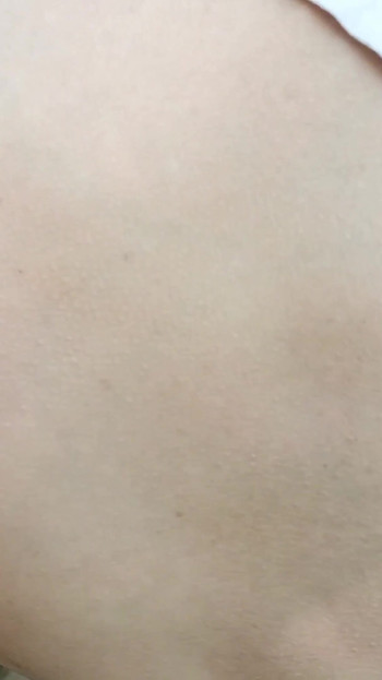 我们被抓到在花园里做爱!