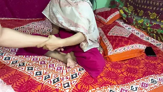 Aku ngentot adik tiriku yang seksi sepanjang malam untuk memuaskan nafsunya yang masih muda