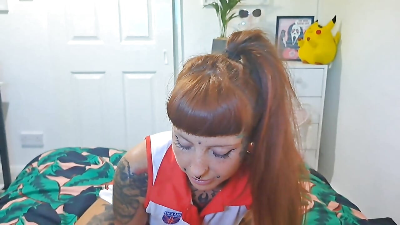 Britská teen CBT ballbusting