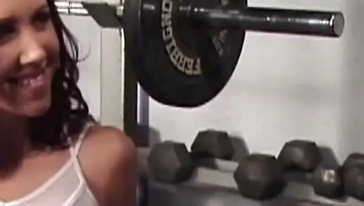 Heiße Fitness-Session: Leidenschaft im Gym