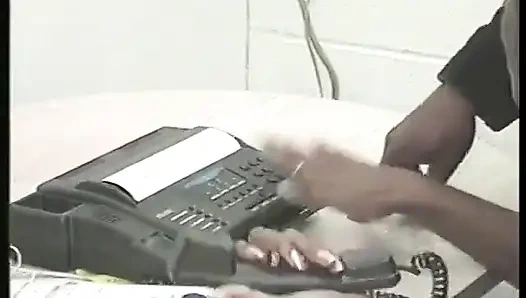 Sürtük sikilmeden önce göğüslerine boşaltıyor ve sakso çekiyor