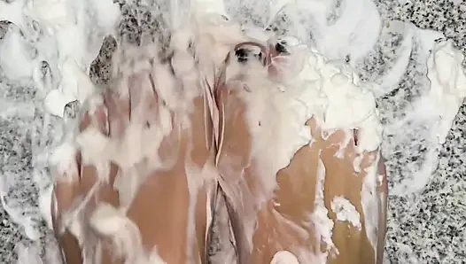 Schlagsahne auf meine nackten füße