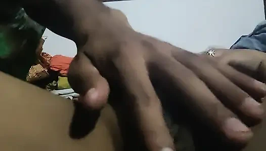 Sepupu tiri memijat memekku