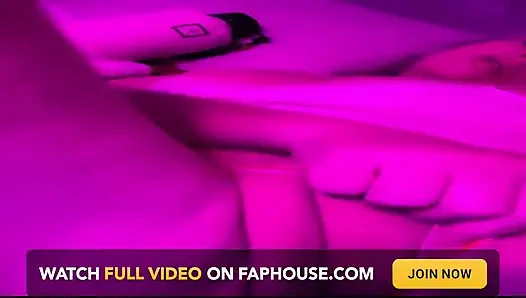 Чья это киска? Это мое, но я могу поделиться им с вами, если вы хотите?