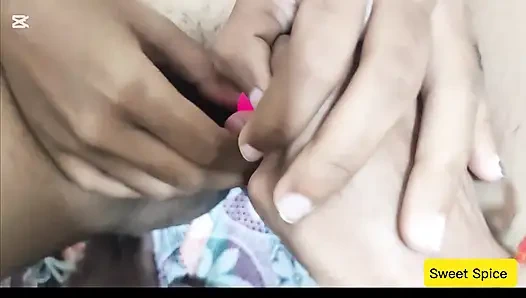 Kontolku dientot habis-habisan sampai aku muncrat banyak banget!