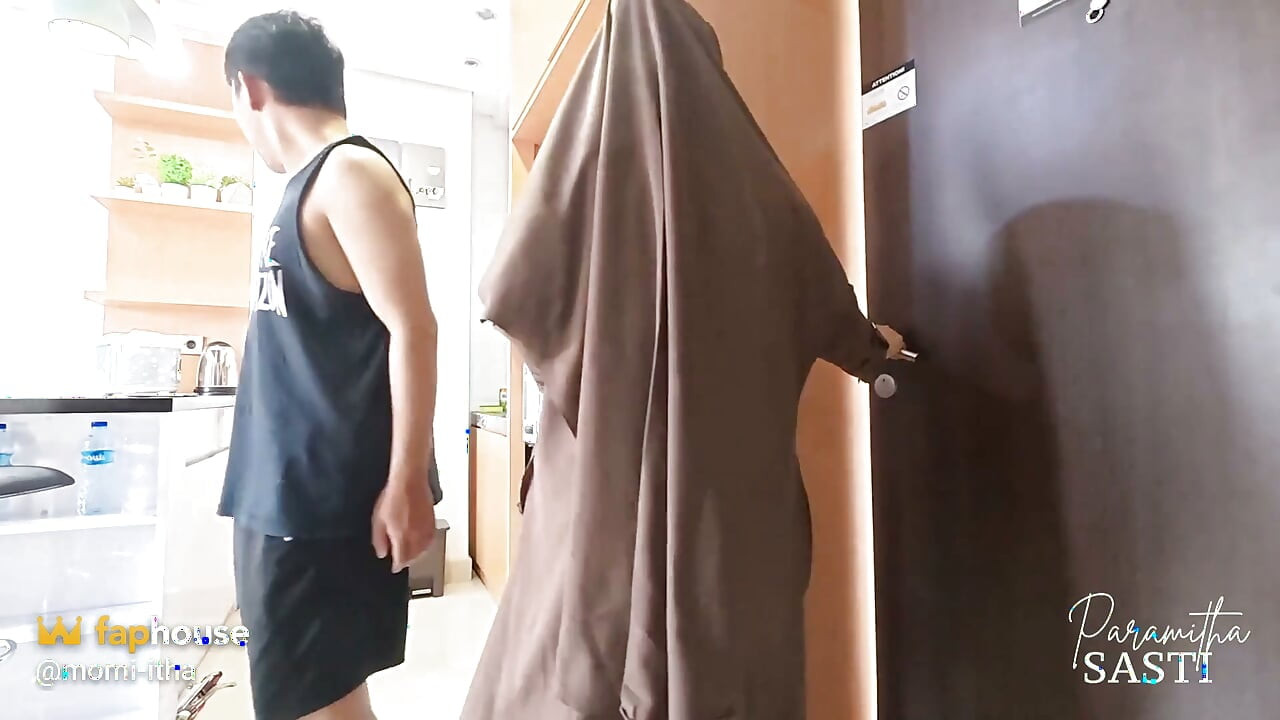 Meu vizinho hijab pediu ajuda para consertar um dreno de cozinha