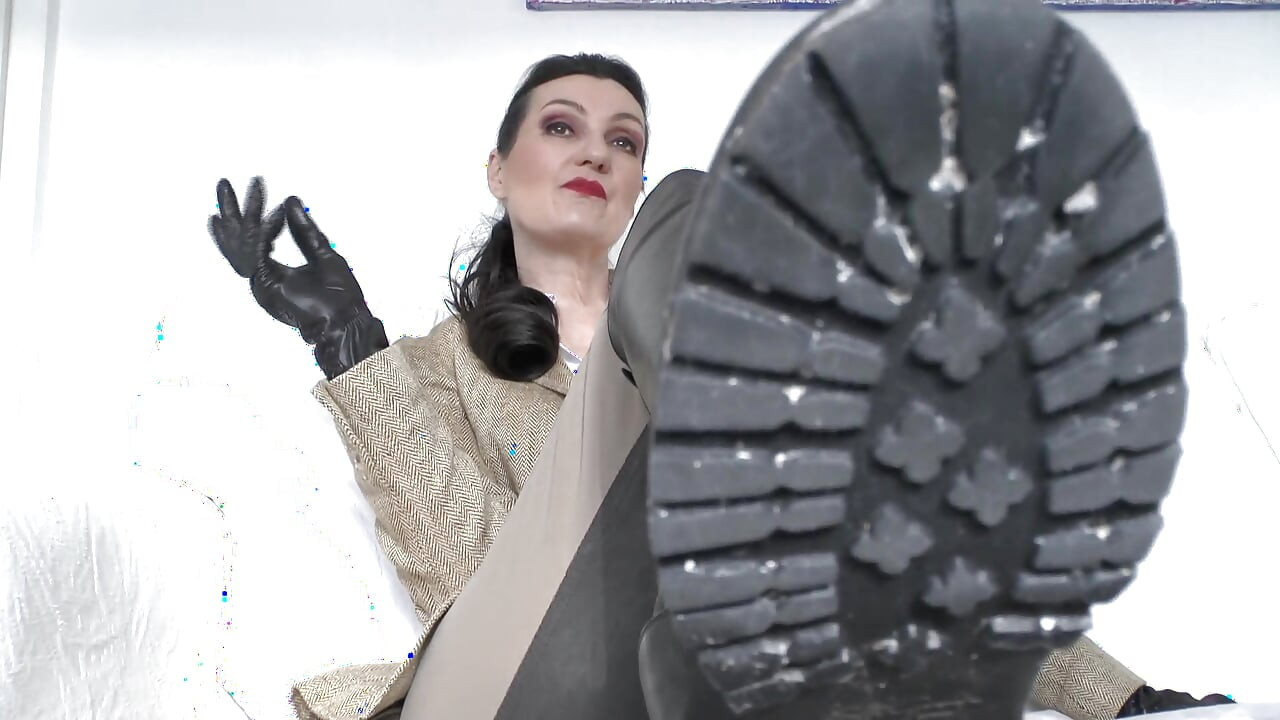 Squeaky Leather Gloves Will Make You Cum, Lady Victoria Valente