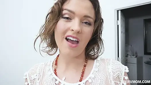 Возбужденная мачеха Krissy Lynn удовлетворяет все желания пасынка