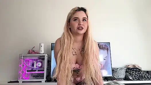 Büyük götlü üvey kız kardeş kötü bir randevudan sonra yarağıma biniyor