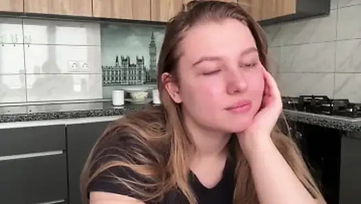 Jucielussie morning masturbating on the kitchen