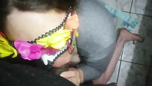 Suck, masturbate and suck the balls until they end up in my mouth
