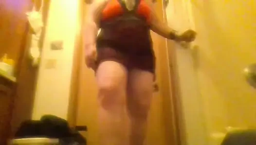 Seksi ateşli sıkı amcık büyük tata kırmızı elbise siyah külot
