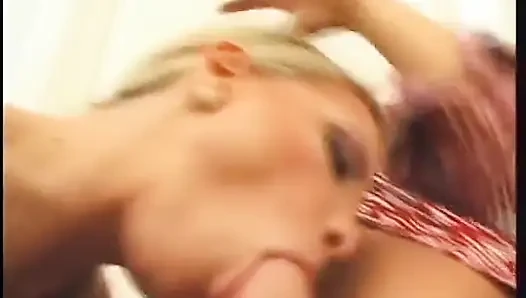 Die blonde schönheit alissa wird doppelt penetriert