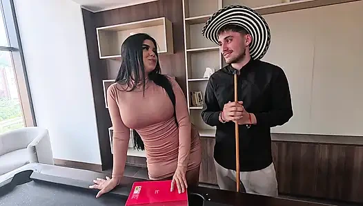 Sekreter ilk kez götten sikiliyor ve sıkılaşıyor