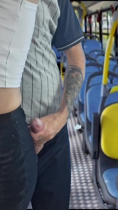 DİKKAT! Bu otobüste kızları arkadan sikiyor!! | Klip 1