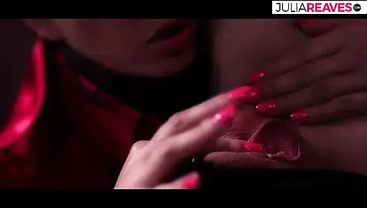 Бритая дама обожает, когда ее трахают сбоку