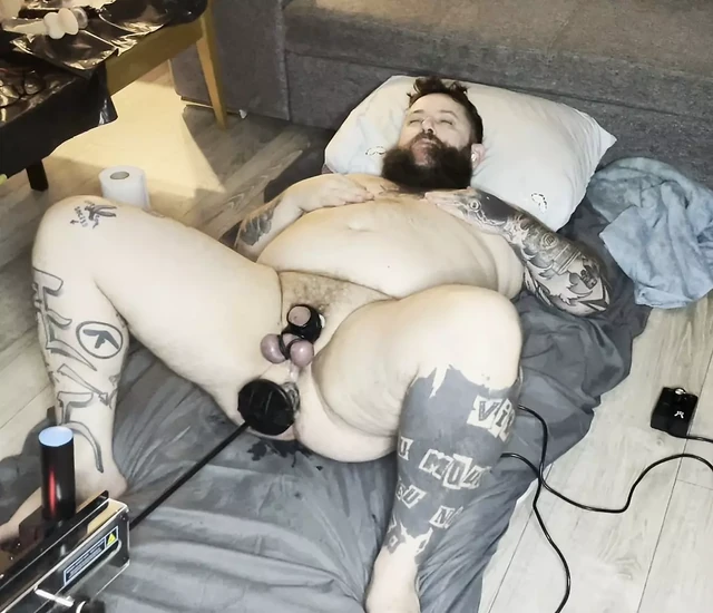 Fuck machine fucks my big ass doggy style on the belly