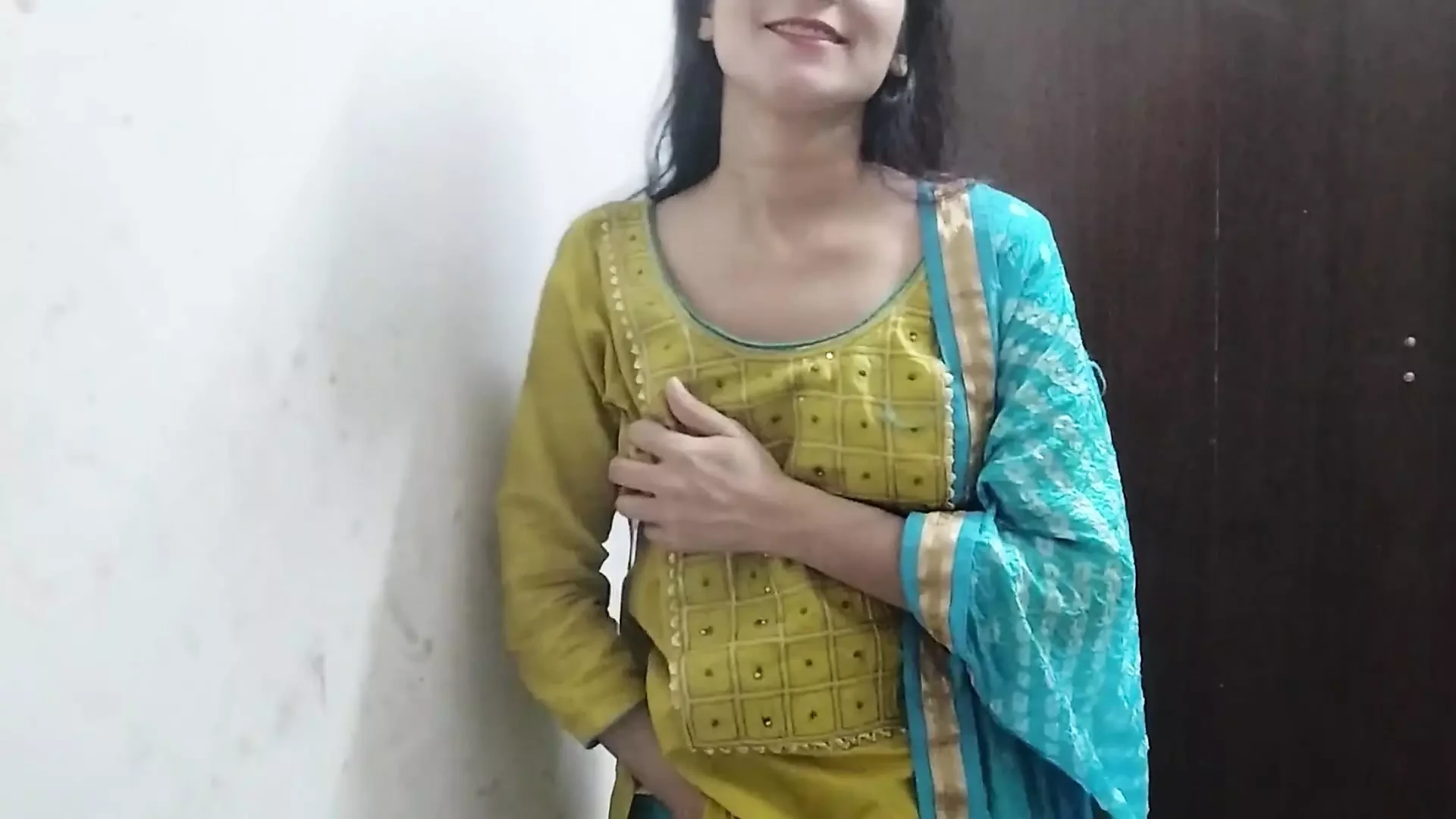 Akele ko dekh kar jabar dasti chud gyi