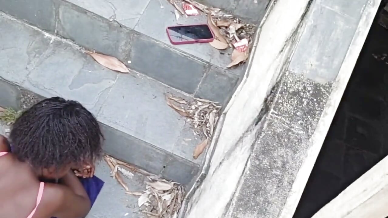 Mulatto Didn't Let Me Enter the House and Hit Me on the Stairs
