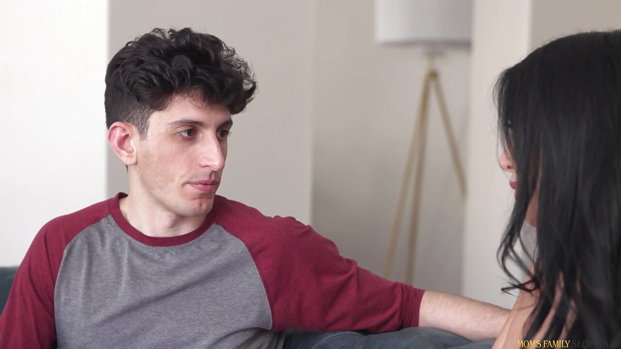 Attached to My Stepmom - S1e9