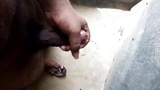 Sega manuale con sborra nel corpo del tamil
