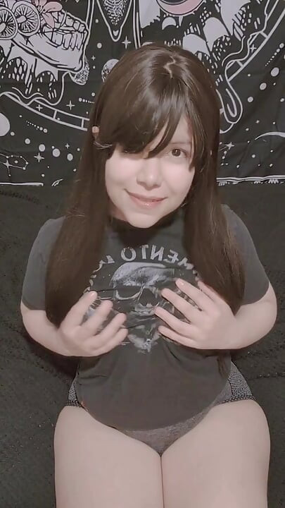 Mlada slatka Latina djevojka drka dok ne svrši