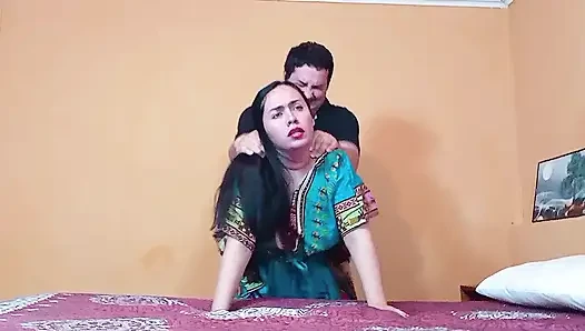 Ich fand eine indische Tante allein zu hause und fickte sie von hinten.