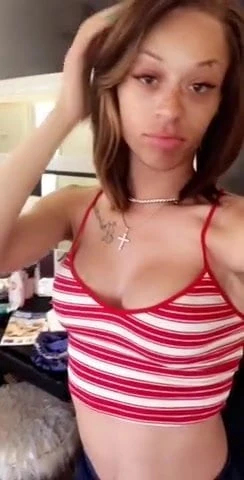 Pretty sexy shegurl