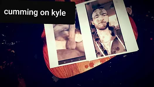 Kyle'ın uzun horozuna saygı duruşu