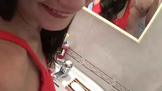 Valentina bianco telan sperma banyak banget