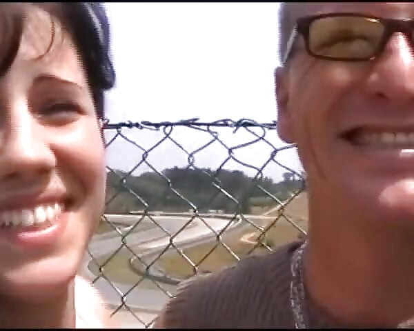 Essas duas gatas alemãs têm que brincar uma com a outra e pau grande