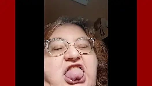 Video yang diminta lihat di dalam mulutku