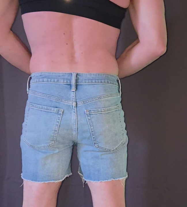 UN MARI EFFETTE AU MOMENT OÙ SA FEMME EST PAR LA PORTE !