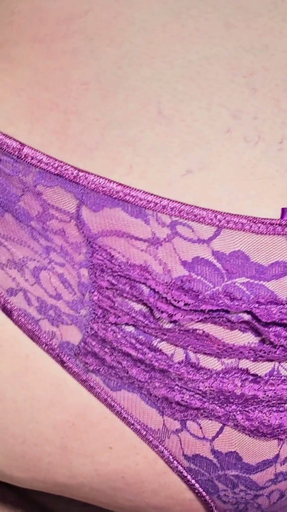 Une BBW essayée par une BBC (il me dit que ça me fait mal) et à la fin j’ai un orgasme puissant | Clip 1