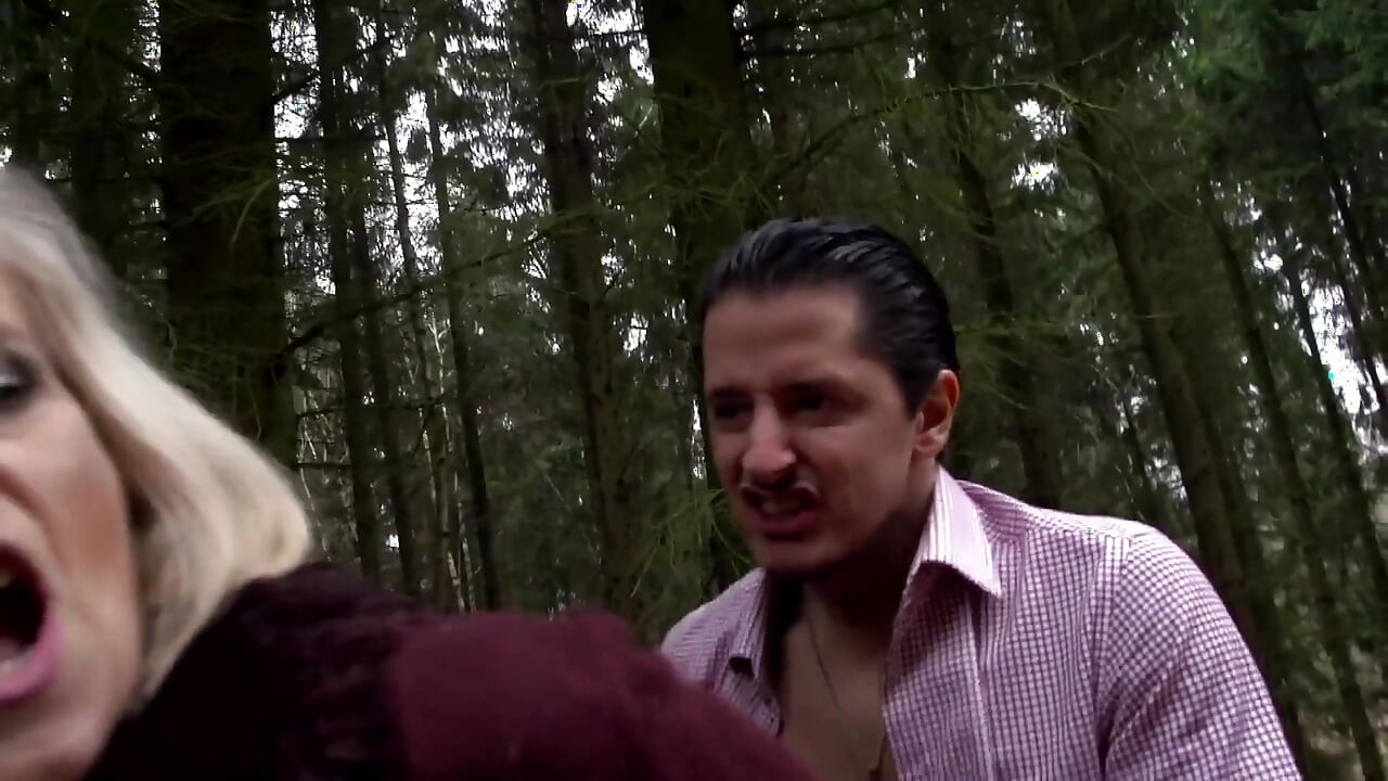 Sacanagem sedução dp carro foda e libra ao ar livre