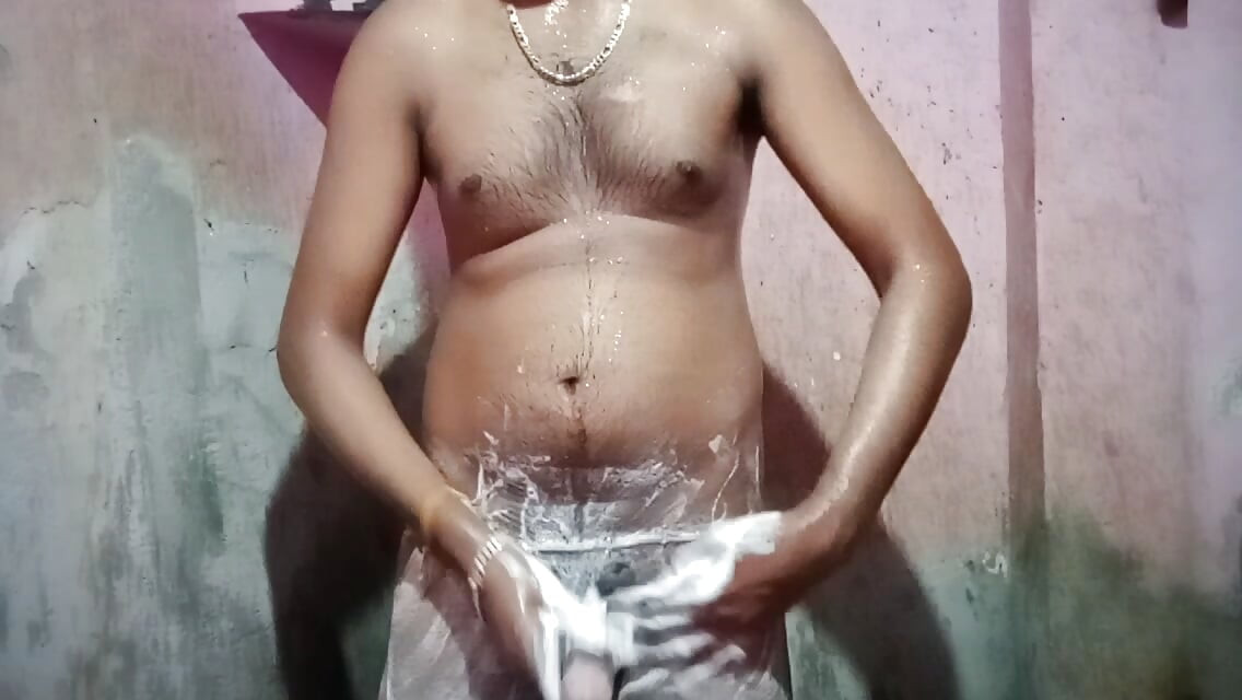 बाथरूम बॉयज सेक्स शो