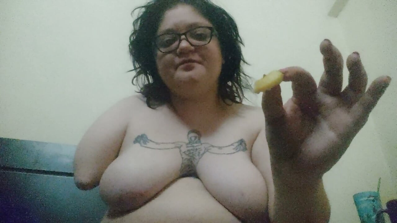 Feedee Challenge 100 burgers day 1