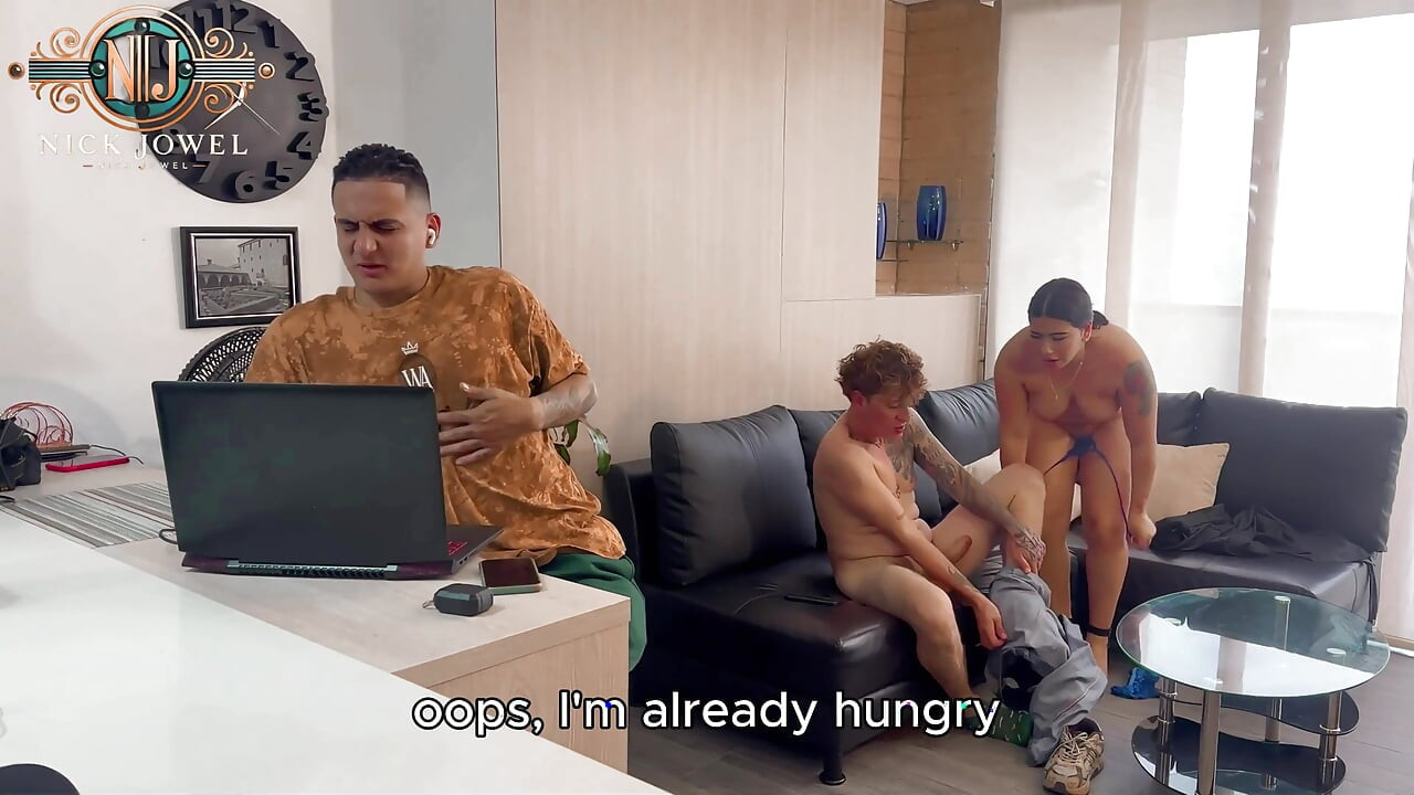 Saya Meniduri Istri Teman Saya Saat Dia Bekerja Di Komputer