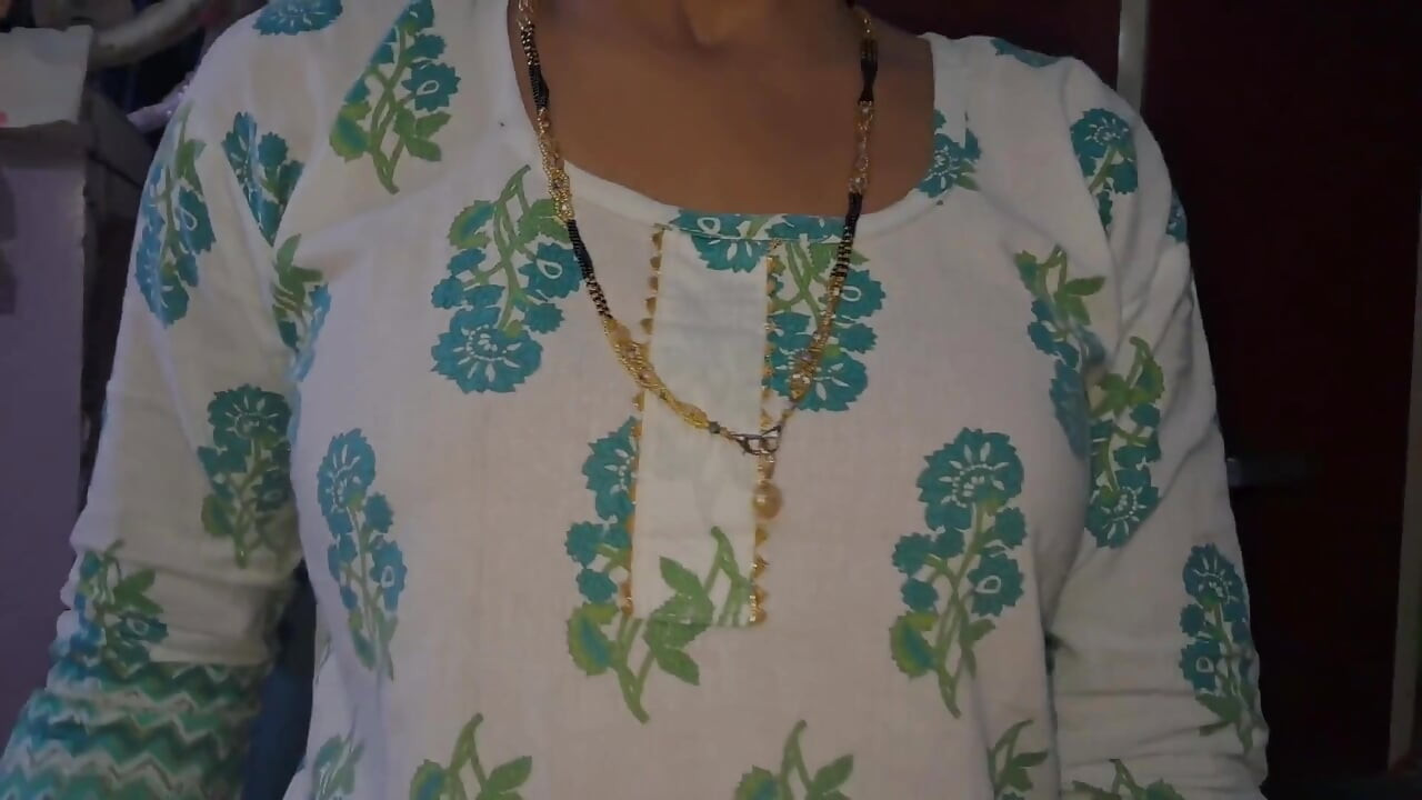 Indiana Kavya Bhabhi trocando de roupa na frente do namorado