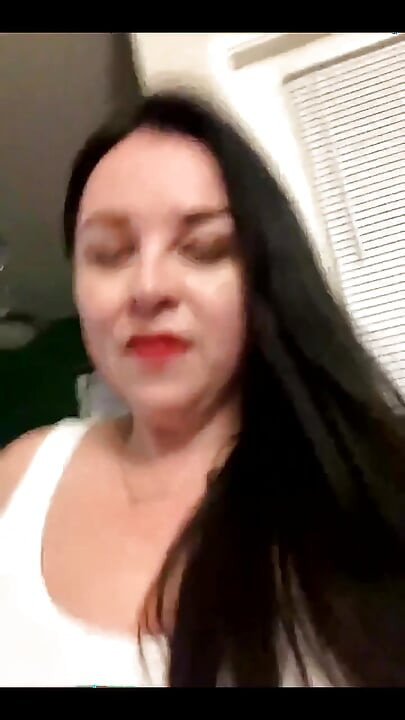 Ροή με μεγάλα βυζιά