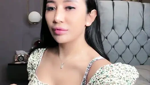 Cewek cantik tukang ngentot bikin bokep disebar sendiri biar memeknya becek
