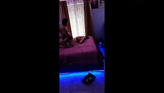 Gadis diinseminasi di kamarnya