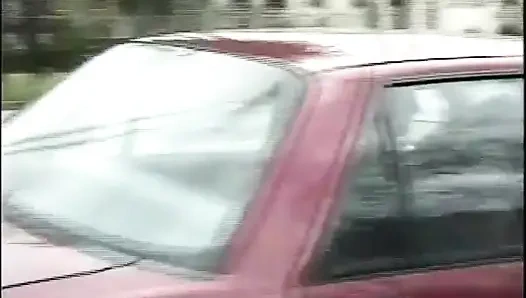 Schöne rücken-muschi auf dem großen weißen schwanz im schlafzimmer