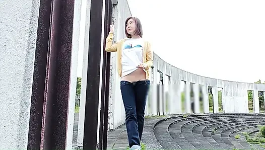 Outdoor Exposure in Ultra-low-rise Jeans