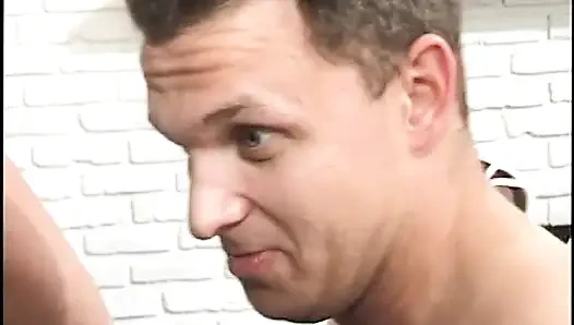 Bir sürü apetiteli nine zenciden beyaz erkeklere almayı seviyor