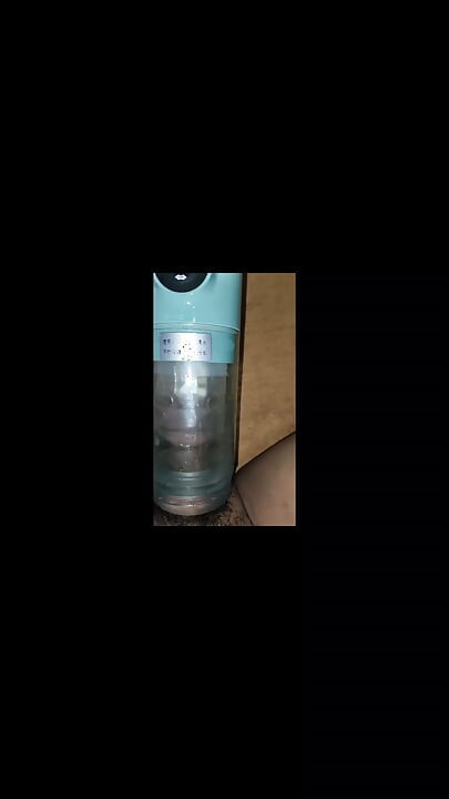 使用具有驚人旋轉力的口交機器自慰