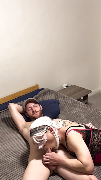 Travestit mexican sexy cu pulă adâncă în gât - compilație 2
