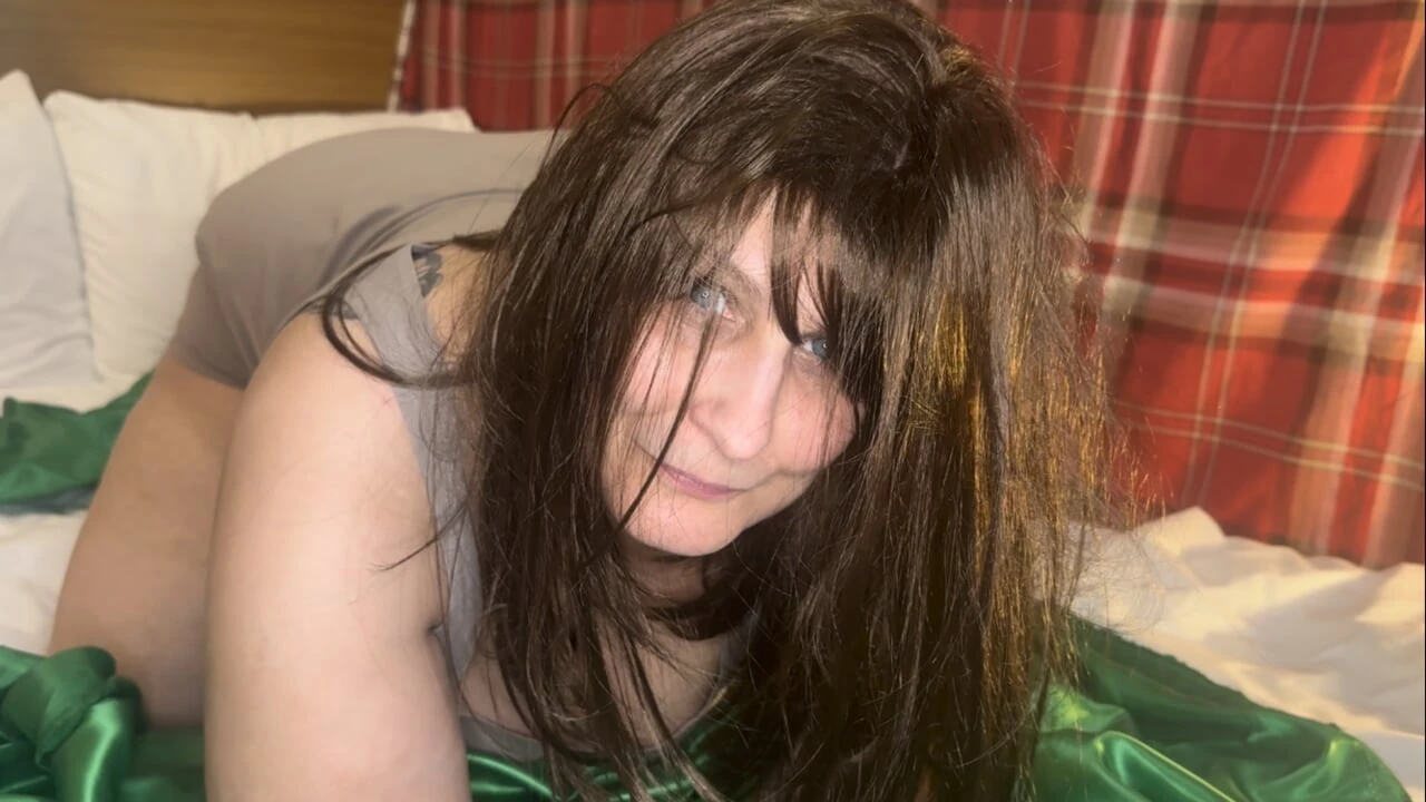 Hotwife sucks huge BBC in front of cuckold husband. Huge BBC Fucks MILF Hotwife Hard In Front of Cuckold Husband.