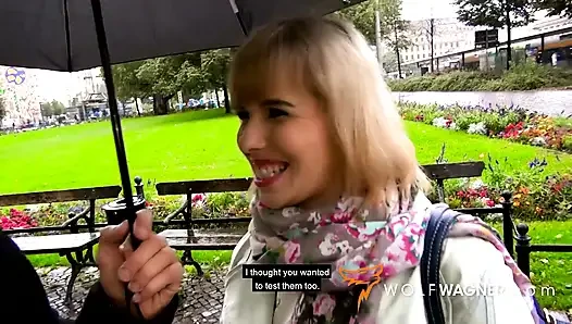 Тестирование игрушки и скачка на хуе для шаловливой крошки Pina! Волк Вагнер